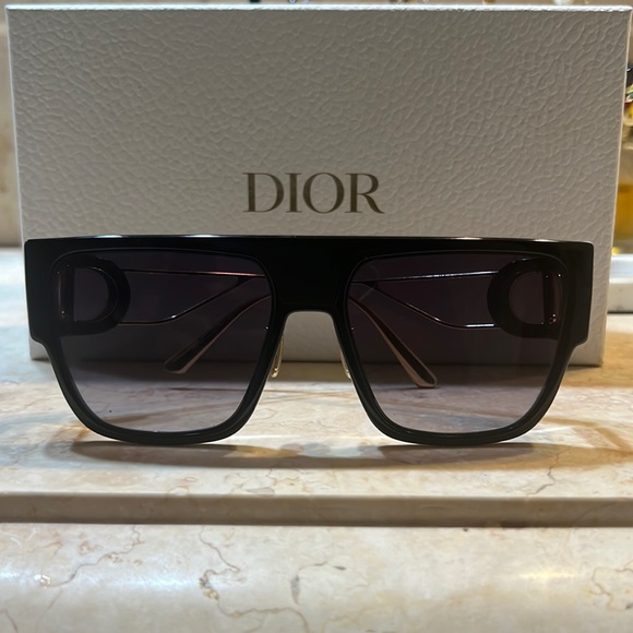 Dior Accessories - Authentic Dior 30 Montaigne Shield Sunglasses